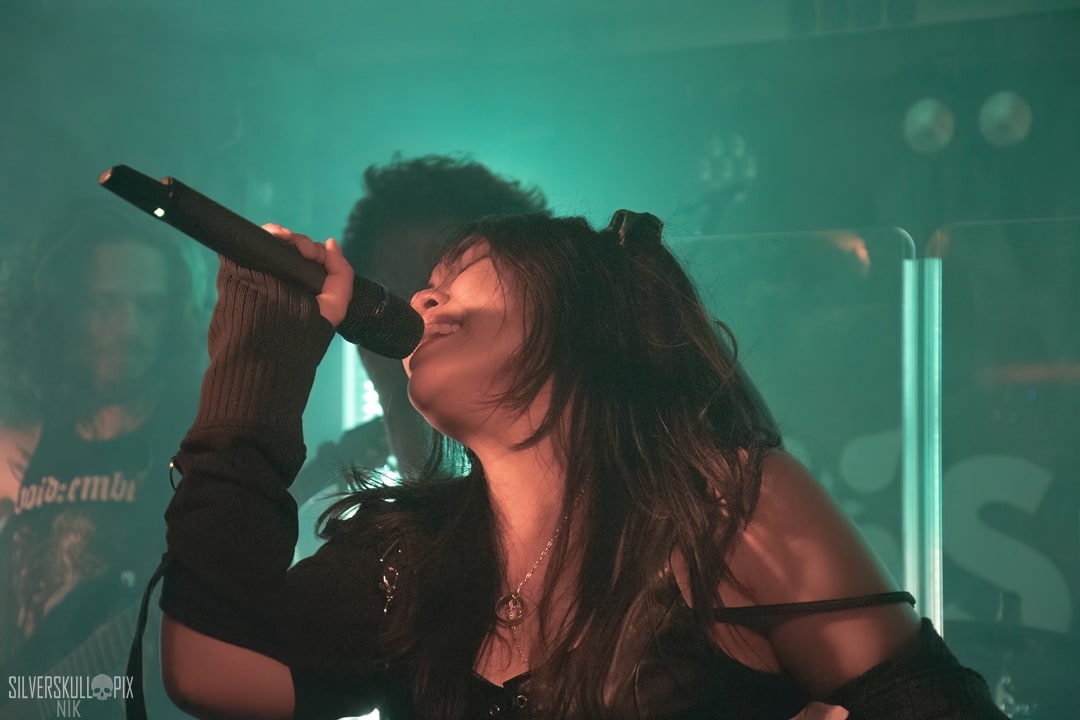 AKK19DSC_2768X-low-light.jpg - Silverskullpix