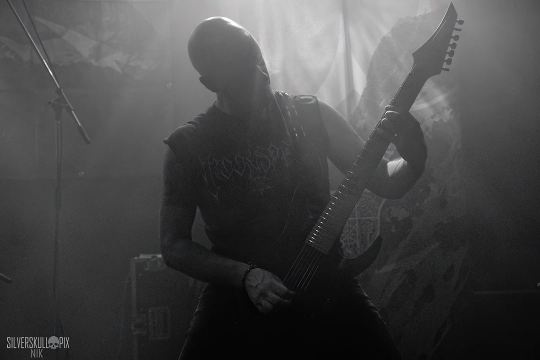 ashvol1DSC_0187X-low-light.jpg - Silverskullpix