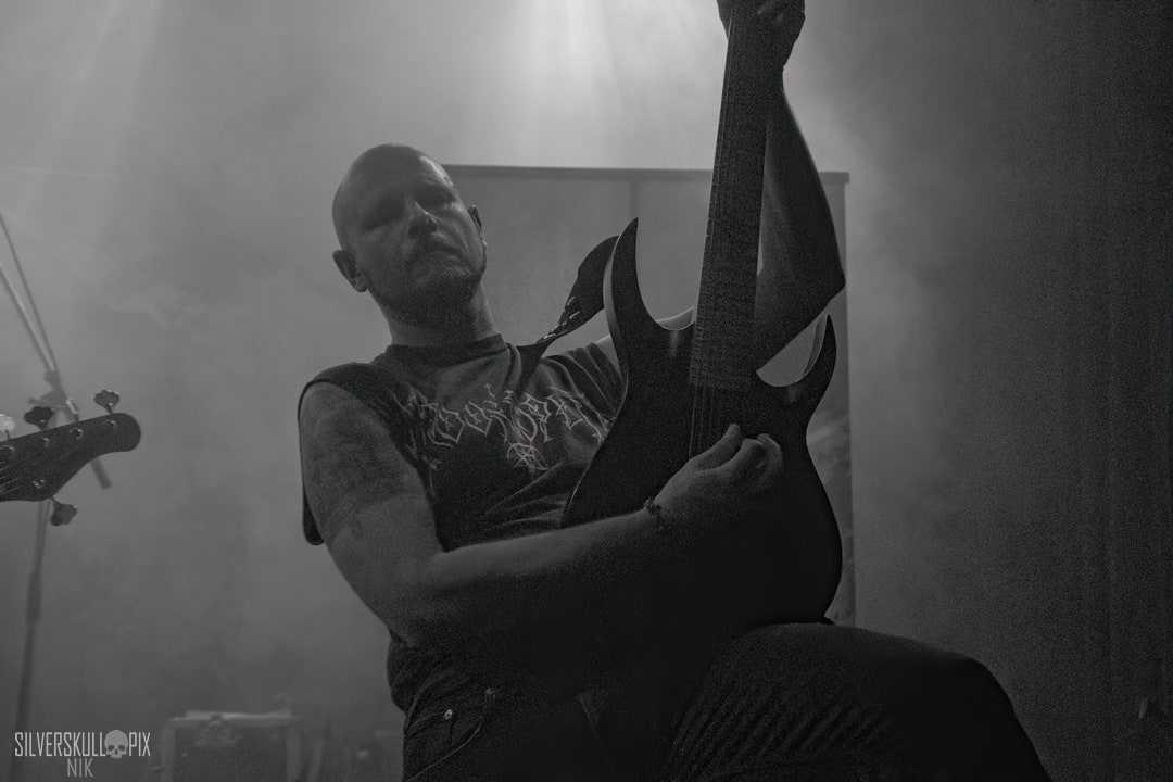 ashvol1DSC_0289X-low-light.jpg - Silverskullpix