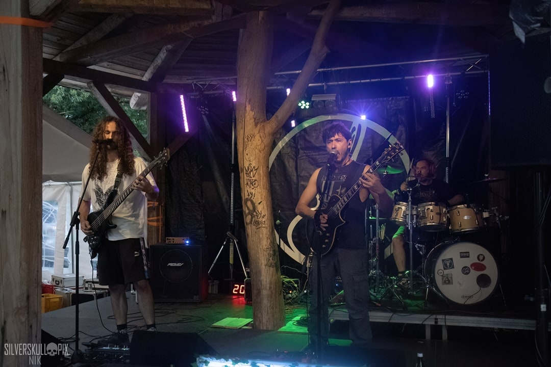 scuzzleDSC_7505X-low-light.jpg - Silverskullpix